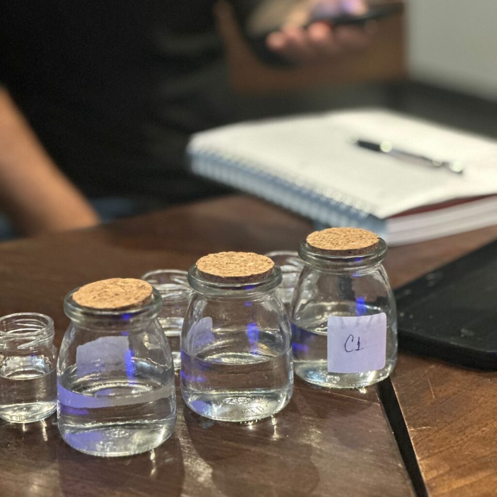 Curso de Destilación y Elaboración de Gin en Bogotá Curso de Destilación y Elaboración de Gin en Bogotá - Image 3